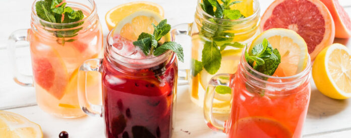 Bebidas refrescantes y saludables para disfrutar en primavera