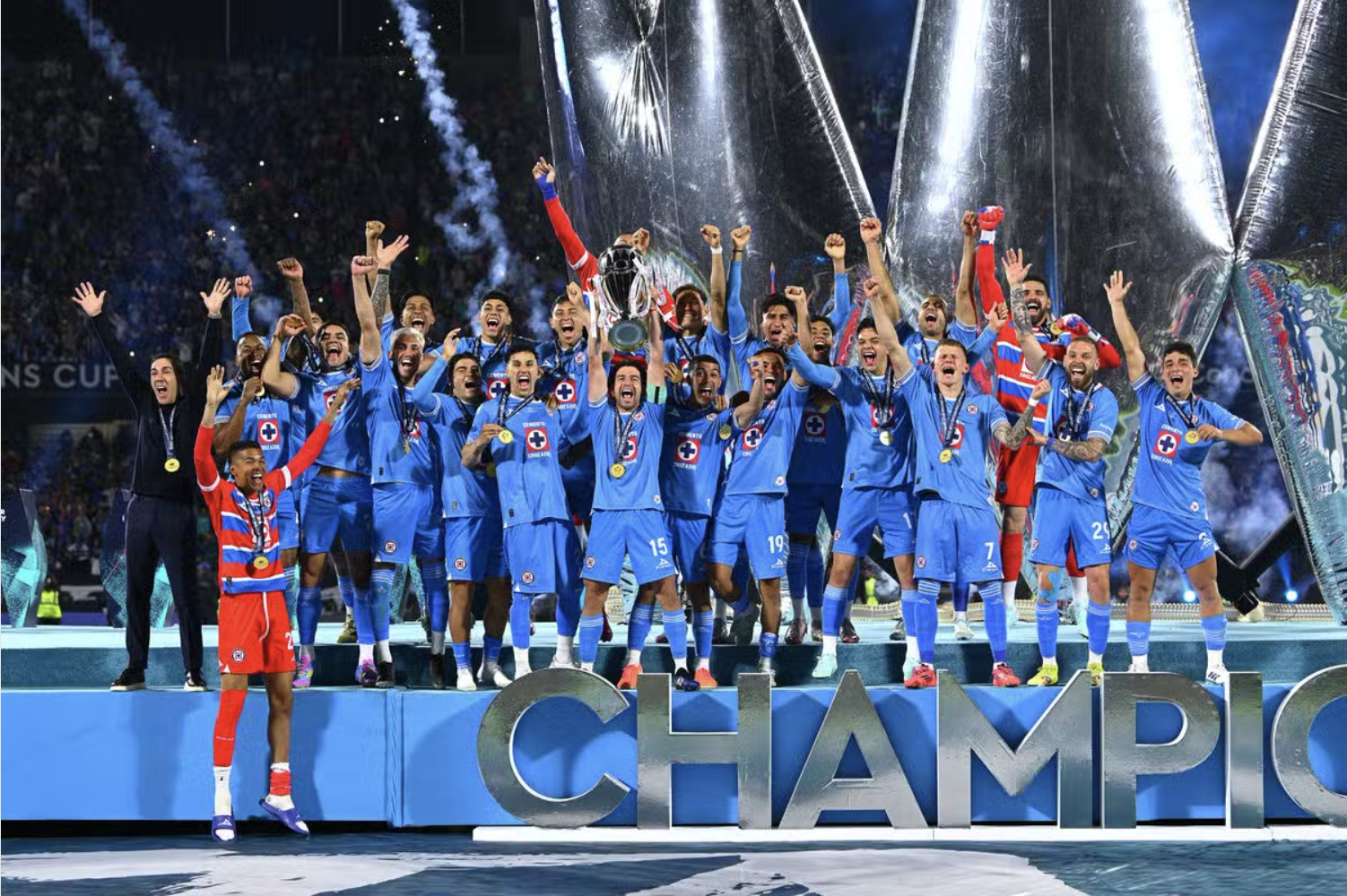 Con goleada, Cruz Azul conquista la Concacaf Champions Cup