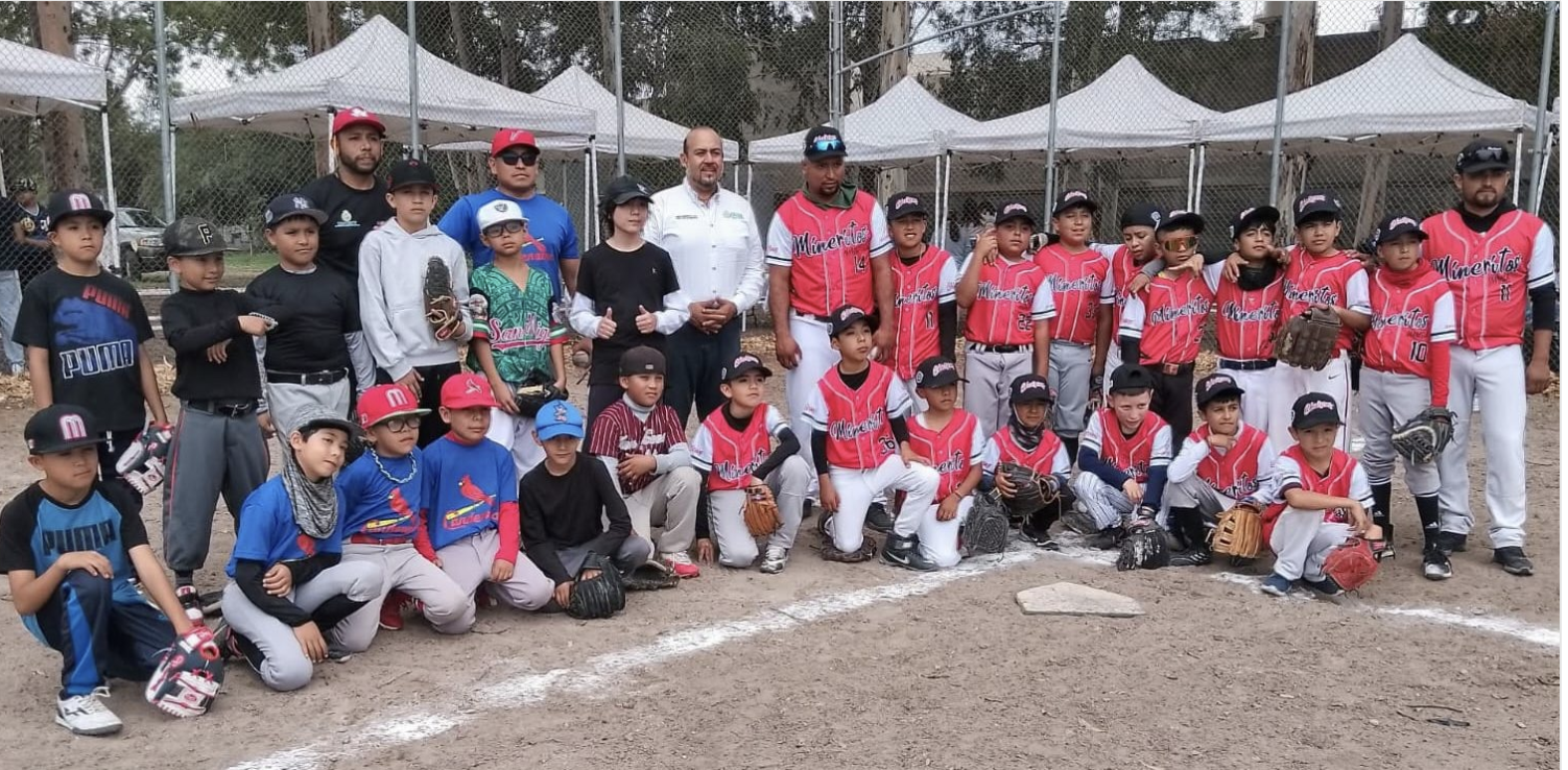 Charcas y Villa de Pozos se enfrentan en emocionante jornada de béisbol infantil